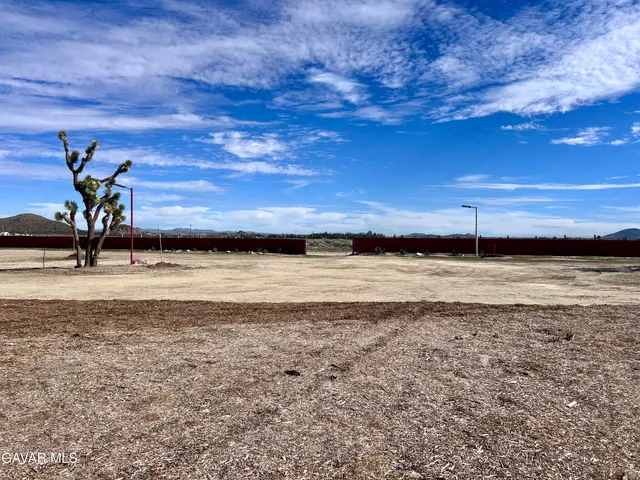 $250,000 | 171 Ste Vic Ave Q2, Palmdale, CA 93591