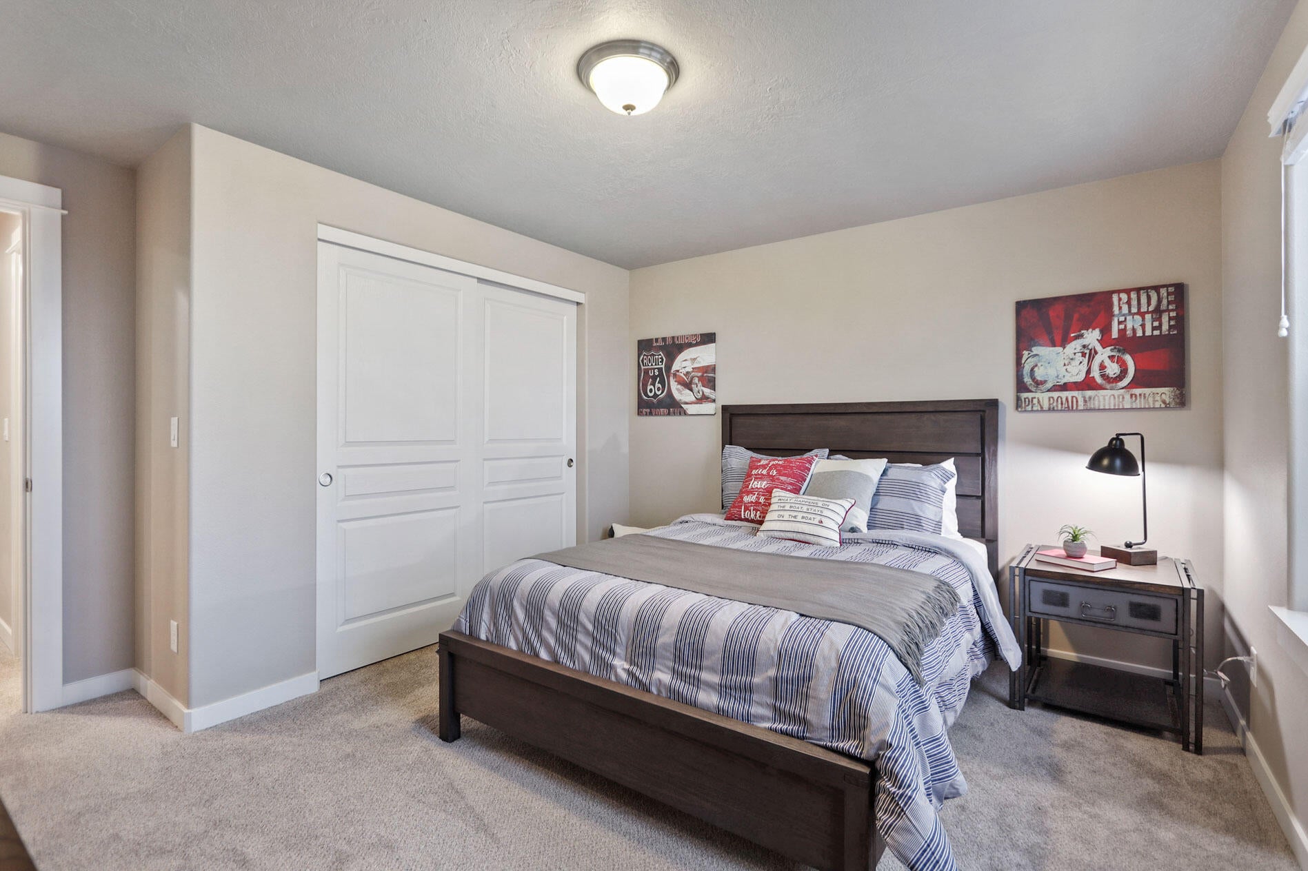 1131 Rutherford Drive, Unit 22 Medford, OR 97504 - Photo 12 of 16 Talent - Bedroom 2