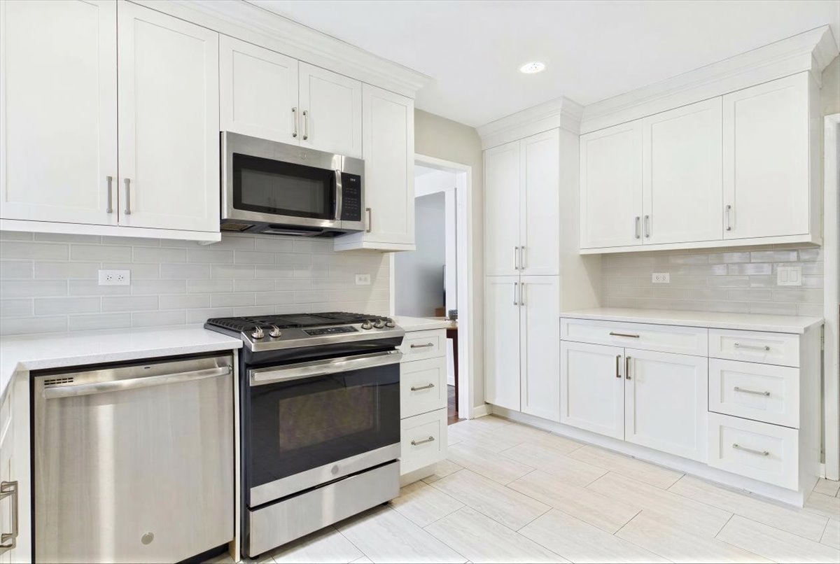 40 South Maywood Road, Unit 40 Lake Forest, IL 60045 - Photo 7 of 25