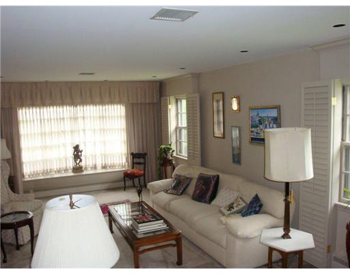 40 Brookway Road Providence, RI 02906 - Photo 3 of 10 Living Room.