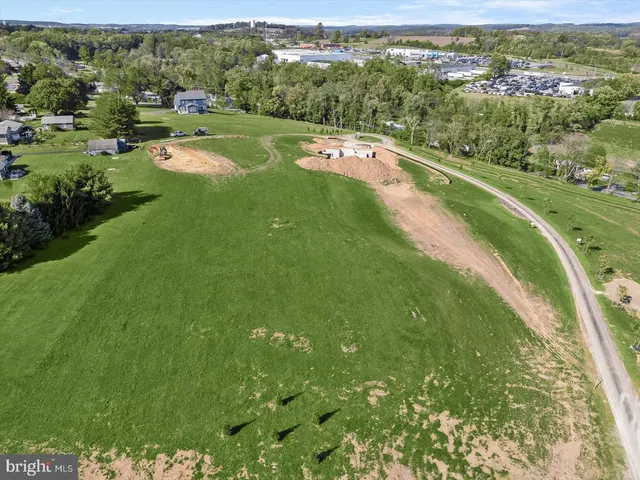 a view of a field with an empty space