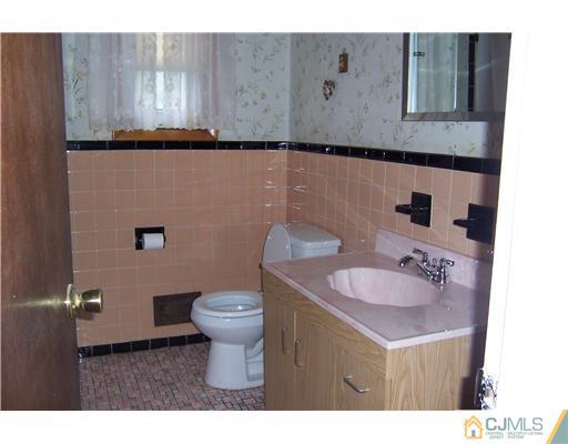 67 Preston Road Colonia, NJ 07067 - Photo 10 of 16 Gallery Image 10