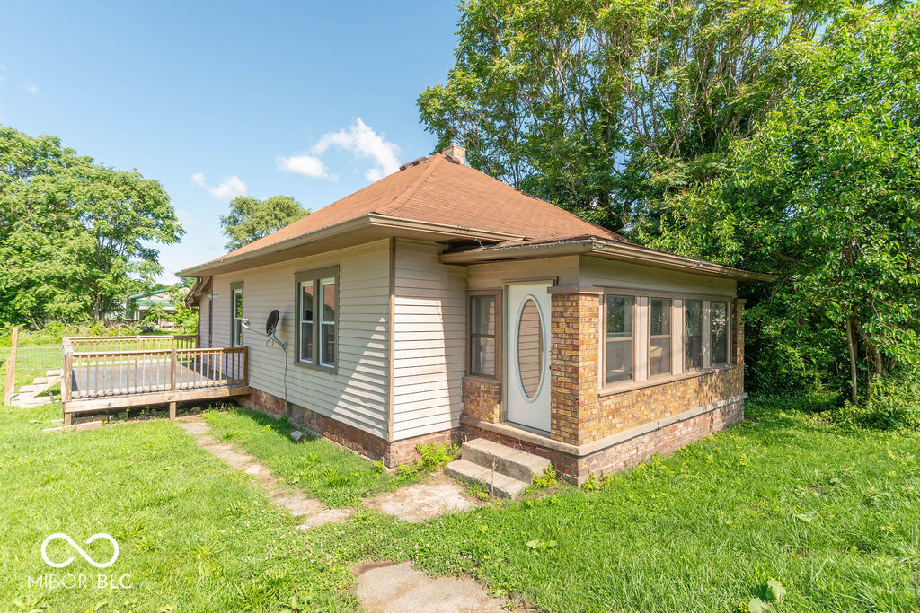 1230 Blue Bluff Road Martinsville, IN 46151 - Photo 2 of 21