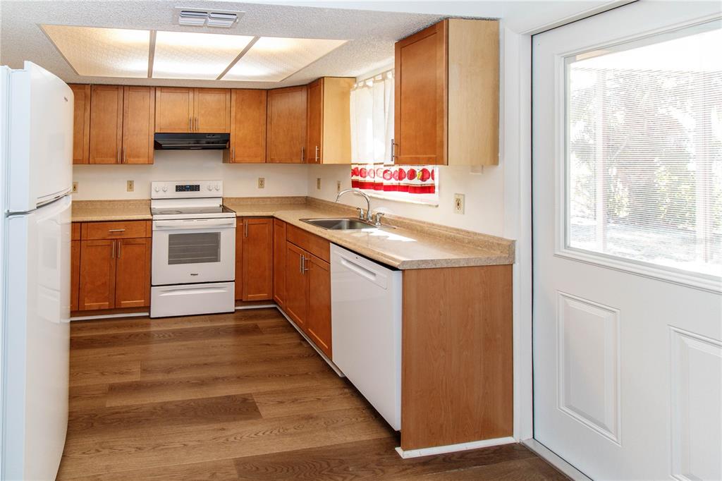 8836 Huntsman Lane Port Richey, FL 34668 - Photo 7 of 42