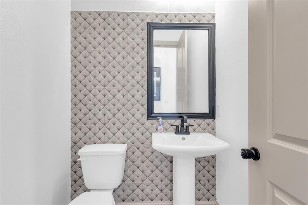 4153 Shavano Drive Frisco, TX 75034 - Photo 19 of 35 a bathroom with a sink toilet and shower