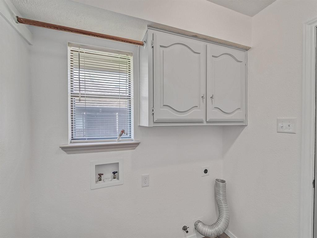3105 Regency Carrollton, TX 75007 - Photo 17 of 18 a bathroom with a bathtub and shower