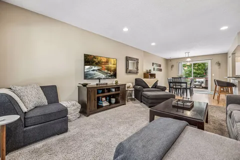 $424,999 | 506 Laredo Lane, Chanhassen, MN 55317