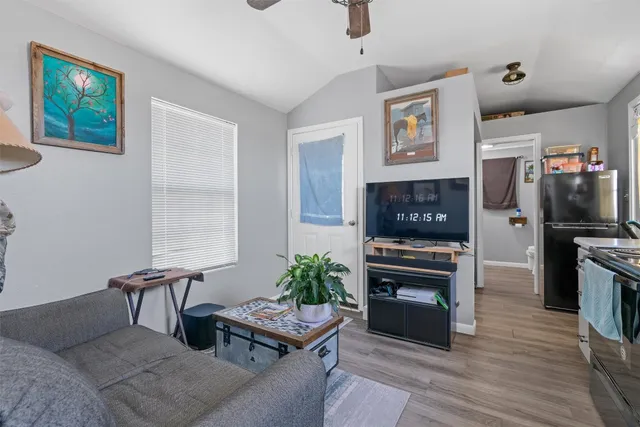 $882,000 | 459 County Road 450, Thorndale, TX 76577