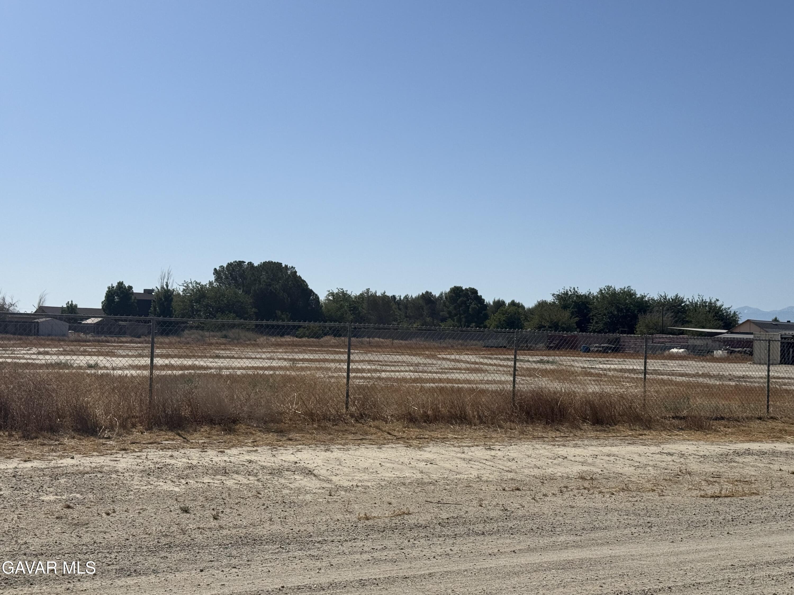 Cor Kettering Street East Lancaster, CA 93535 - Photo 2 of 4 IMG_5491