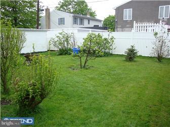 9202 Exeter Road Philadelphia, PA 19114 - Photo 4 of 12 Exterior Back