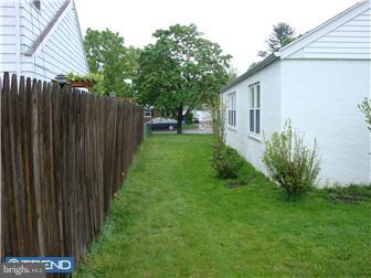 9202 Exeter Road Philadelphia, PA 19114 - Photo 5 of 12 Exterior Side