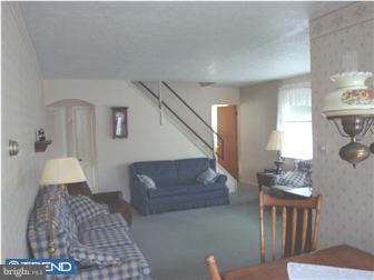 9202 Exeter Road Philadelphia, PA 19114 - Photo 7 of 12 Living Room