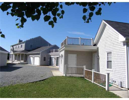 21 Hoover Road Middletown, RI 02842 - Photo 1 of 20 Exterior Front.