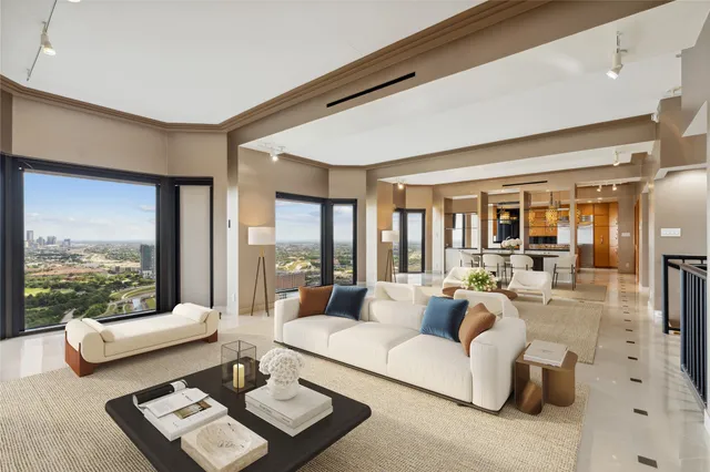 $1,050,000 | 2001 Holcombe Boulevard, Unit PH4, Houston, TX 77030