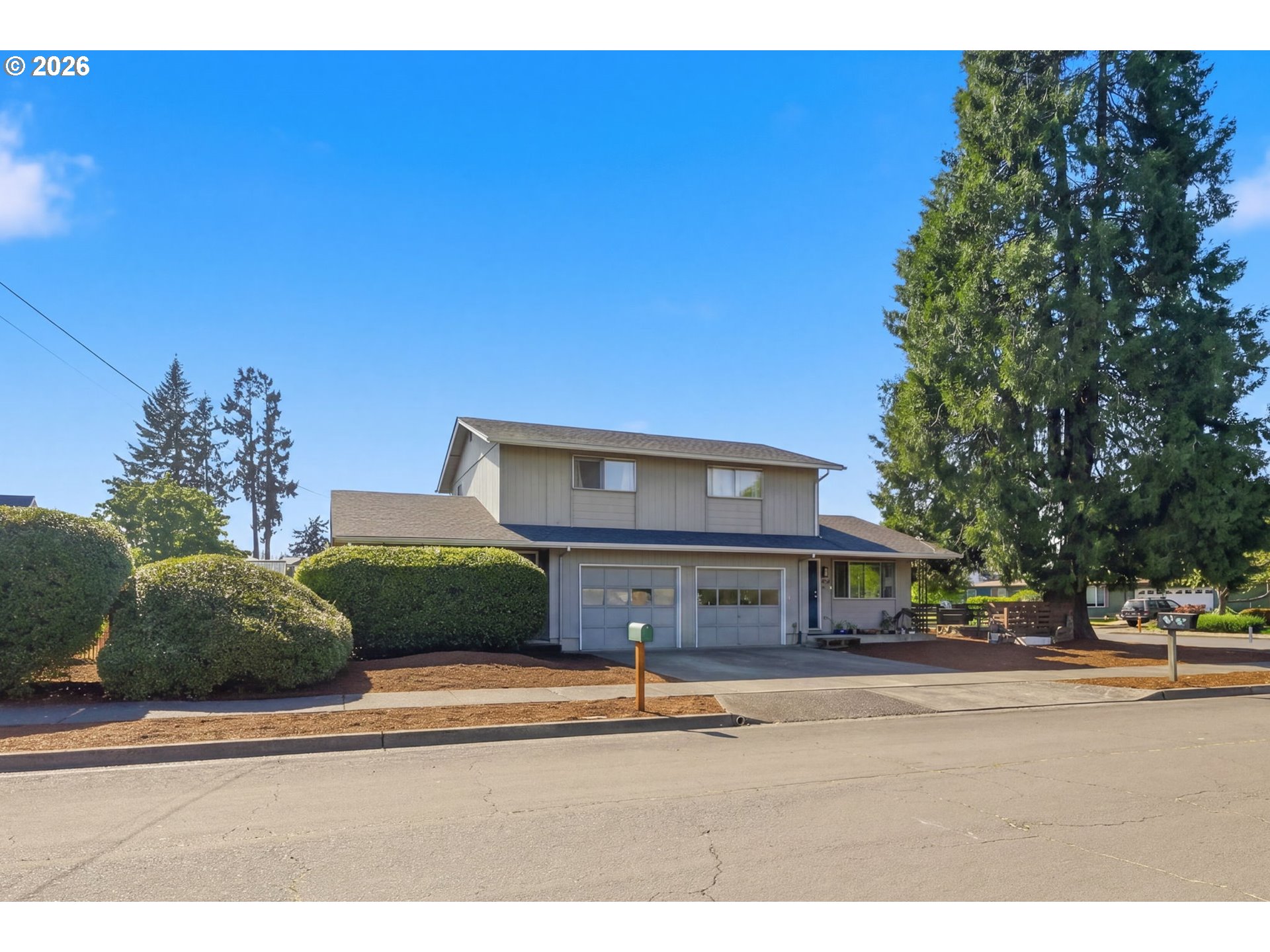 2018 Debra Drive Springfield, OR 97477 - Photo 3 of 42 a front view of a house with a yard