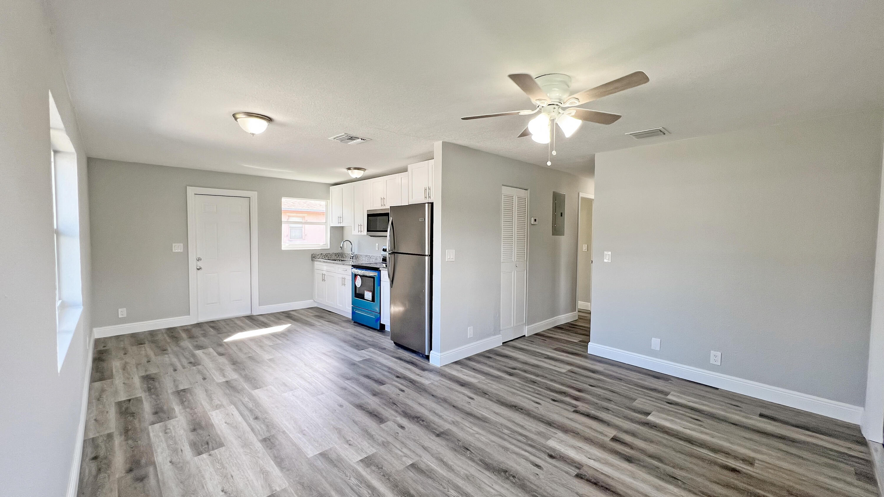 1237 West 24th Street Riviera Beach, FL 33404 - Photo 3 of 12 03
