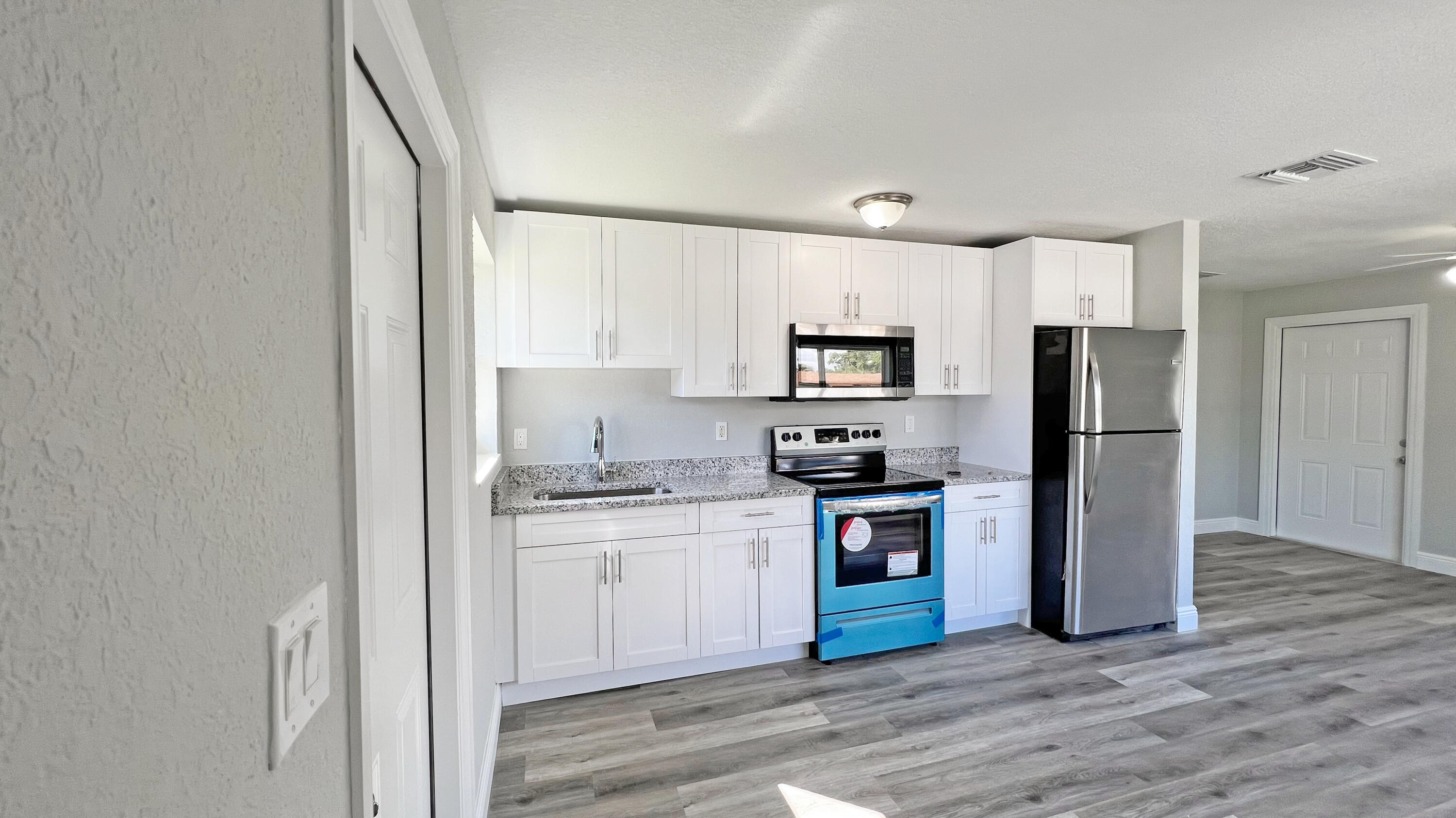 1237 West 24th Street Riviera Beach, FL 33404 - Photo 4 of 12 04