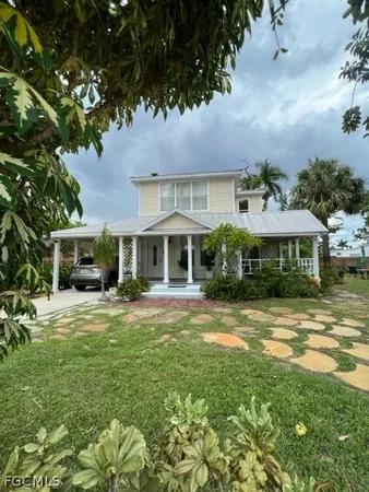 $2,600 | 2579 Second Street, Fort Myers, FL 33901