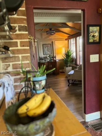 $2,600 | 2579 Second Street, Fort Myers, FL 33901