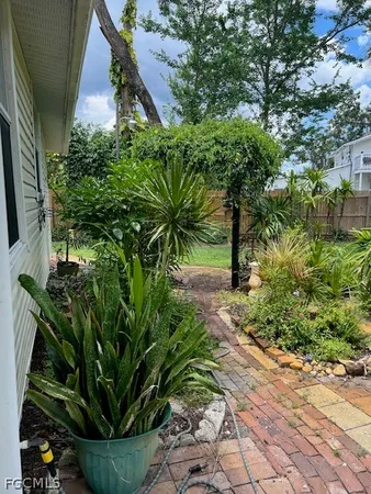 $2,600 | 2579 Second Street, Fort Myers, FL 33901