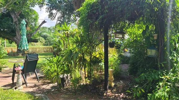 $2,600 | 2579 Second Street, Fort Myers, FL 33901