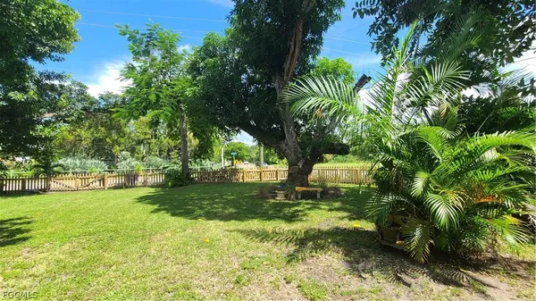 $2,600 | 2579 Second Street, Fort Myers, FL 33901