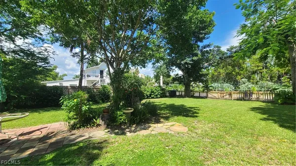 $2,600 | 2579 Second Street, Fort Myers, FL 33901