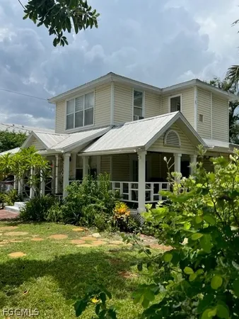 $2,600 | 2579 Second Street, Fort Myers, FL 33901
