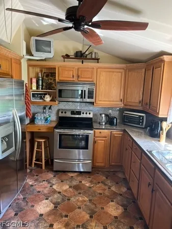 $2,600 | 2579 Second Street, Fort Myers, FL 33901