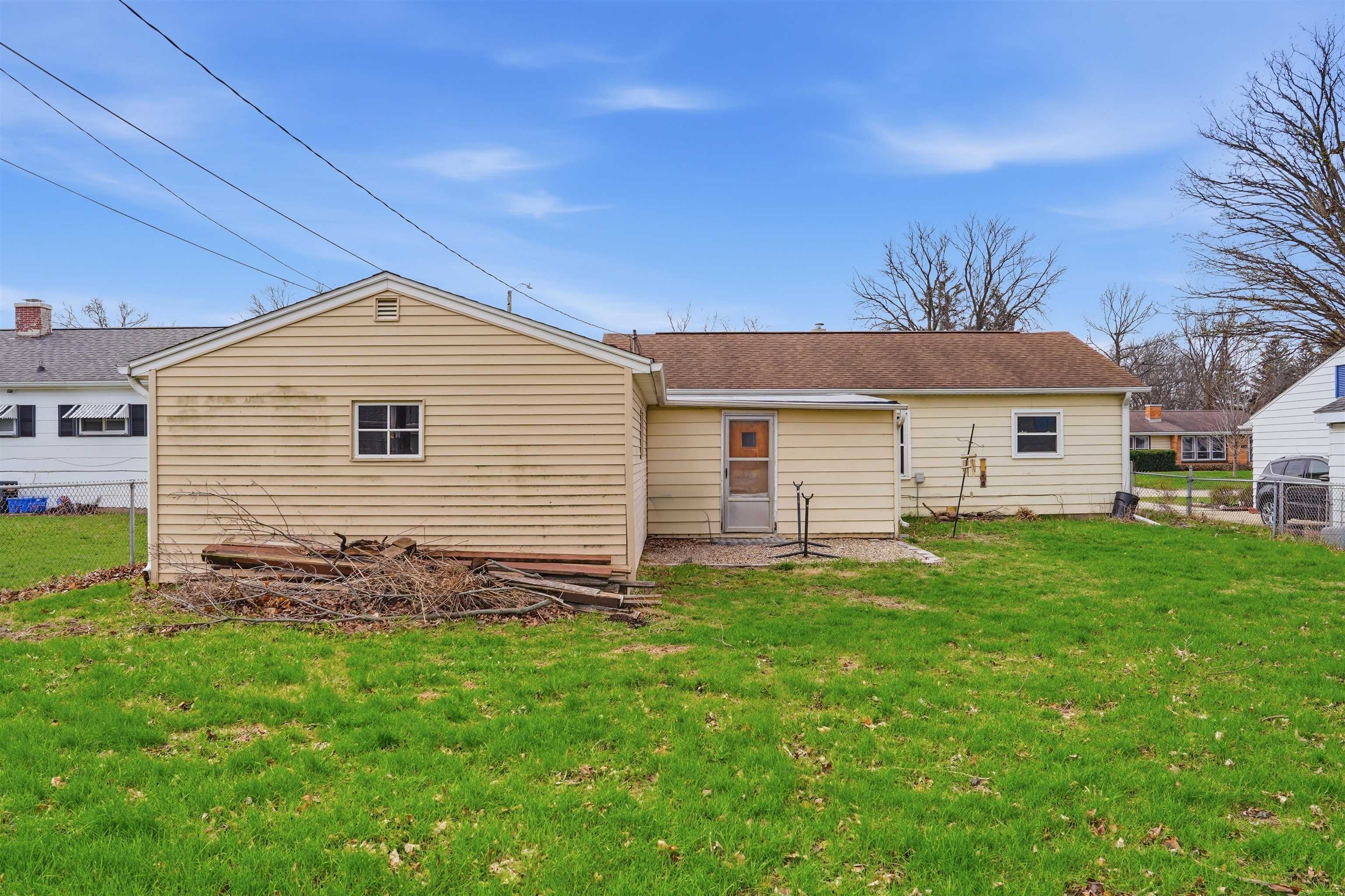 2008 East 6th Street Sterling, IL 61081 - Photo 15 of 16 a front view of a house with a garden