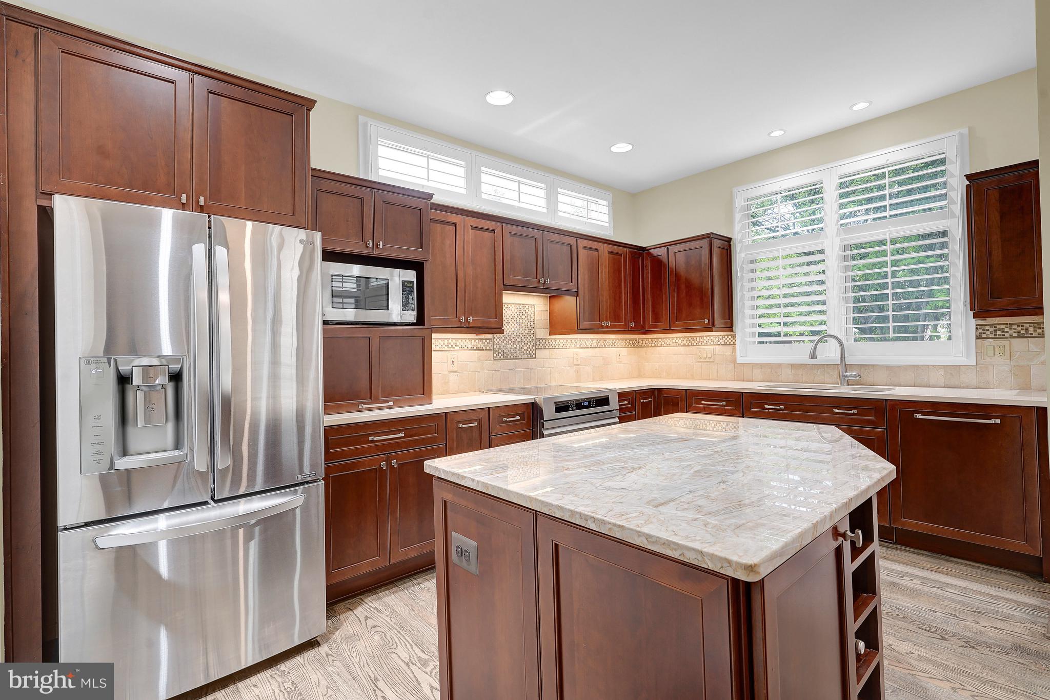 11538 Hemingway Drive Reston, VA 20194 - Photo 5 of 46 Kitchen w/Center Island