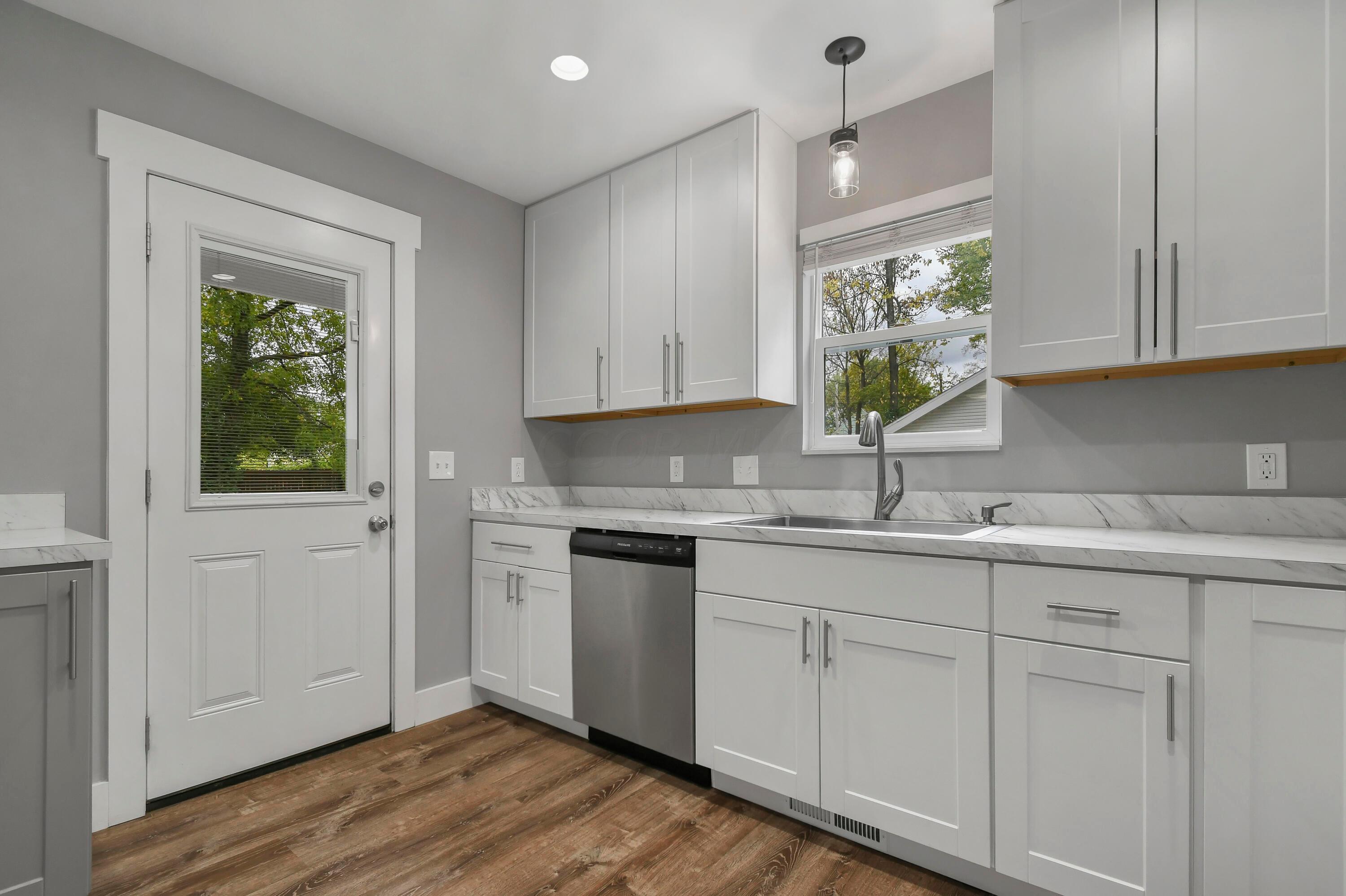 2291 Mecca Road Columbus, OH 43224 - Photo 9 of 25 Kitchen