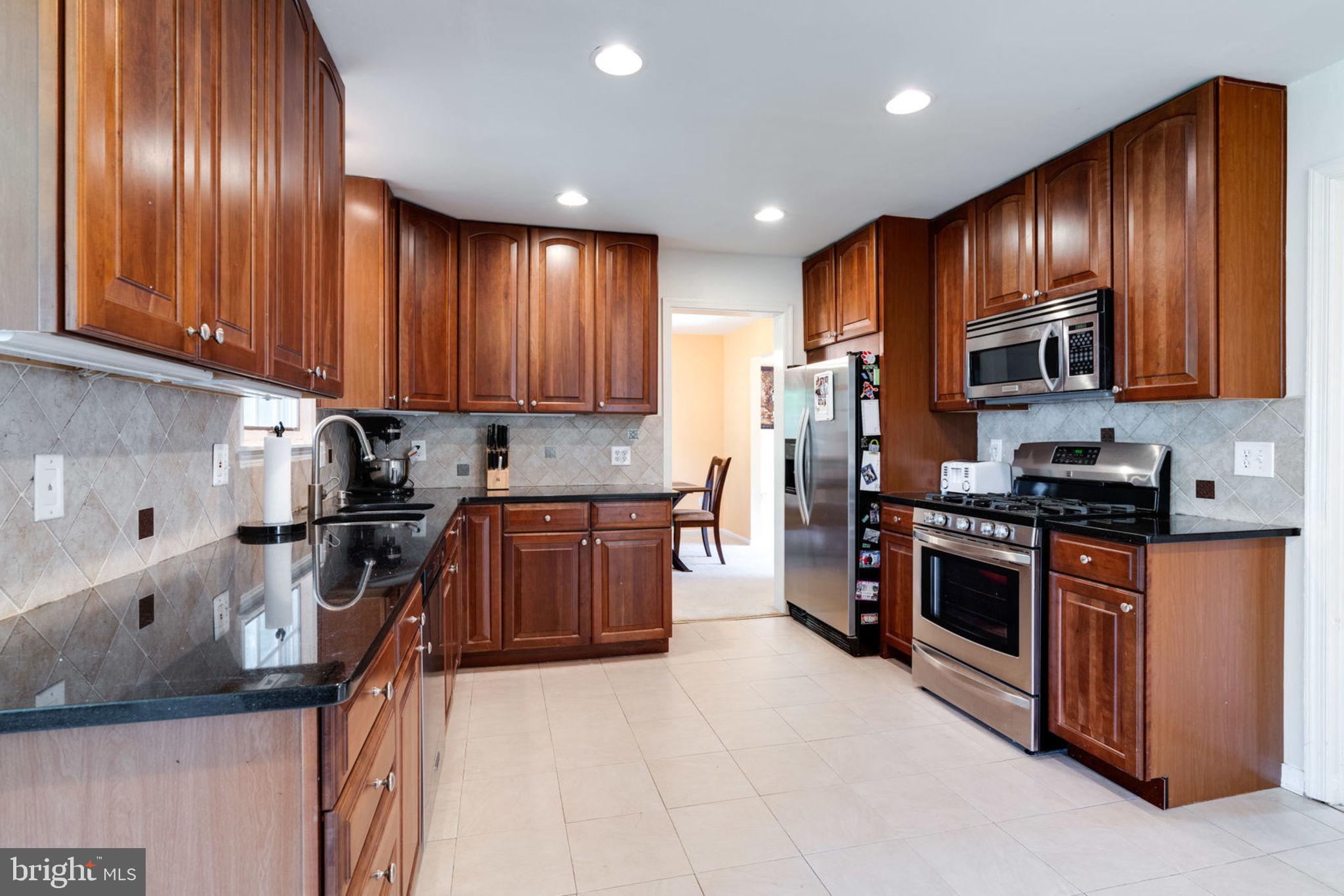 6910 Ontario Street Springfield, VA 22152 - Photo 11 of 31 Kitchen
