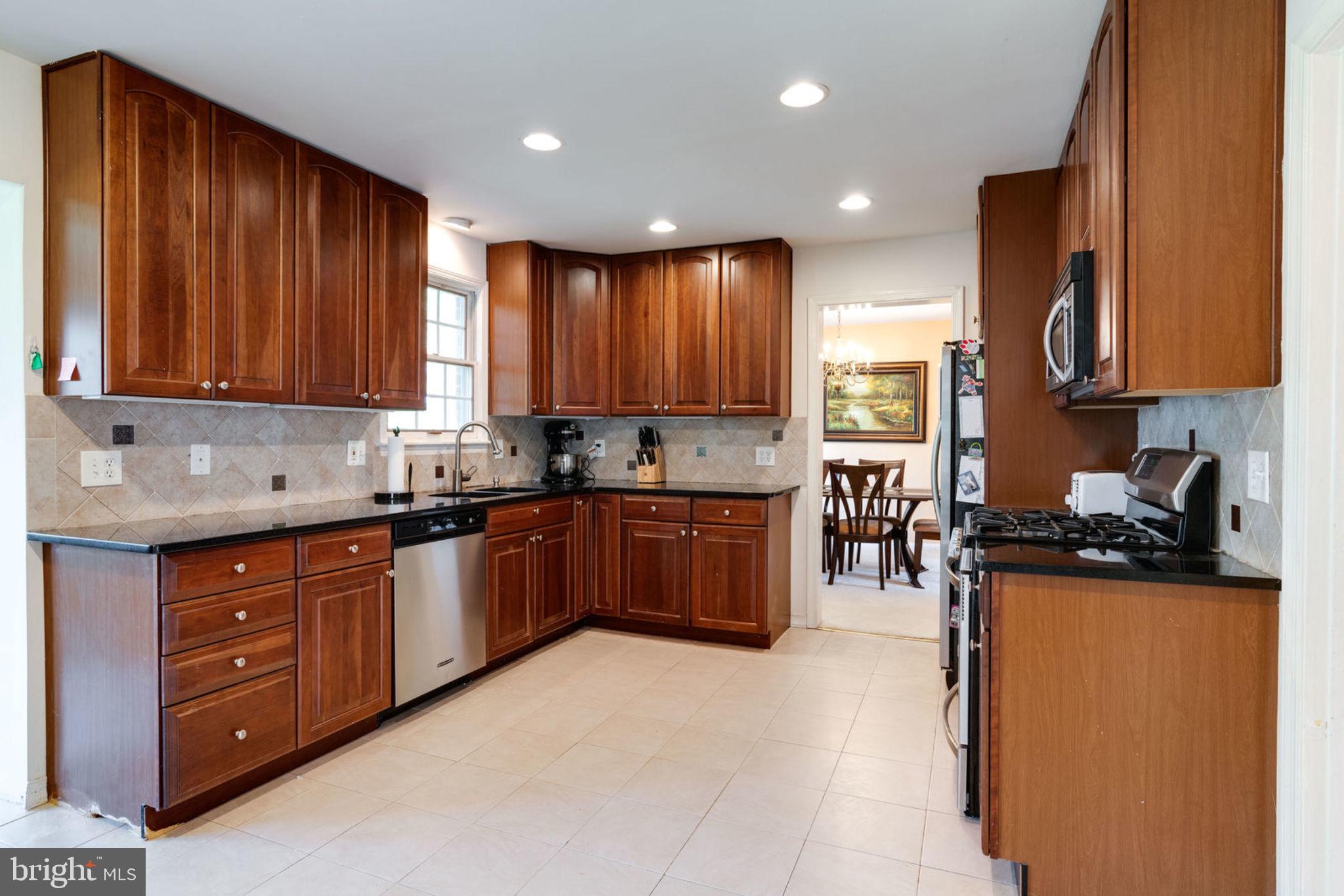 6910 Ontario Street Springfield, VA 22152 - Photo 12 of 31 Kitchen