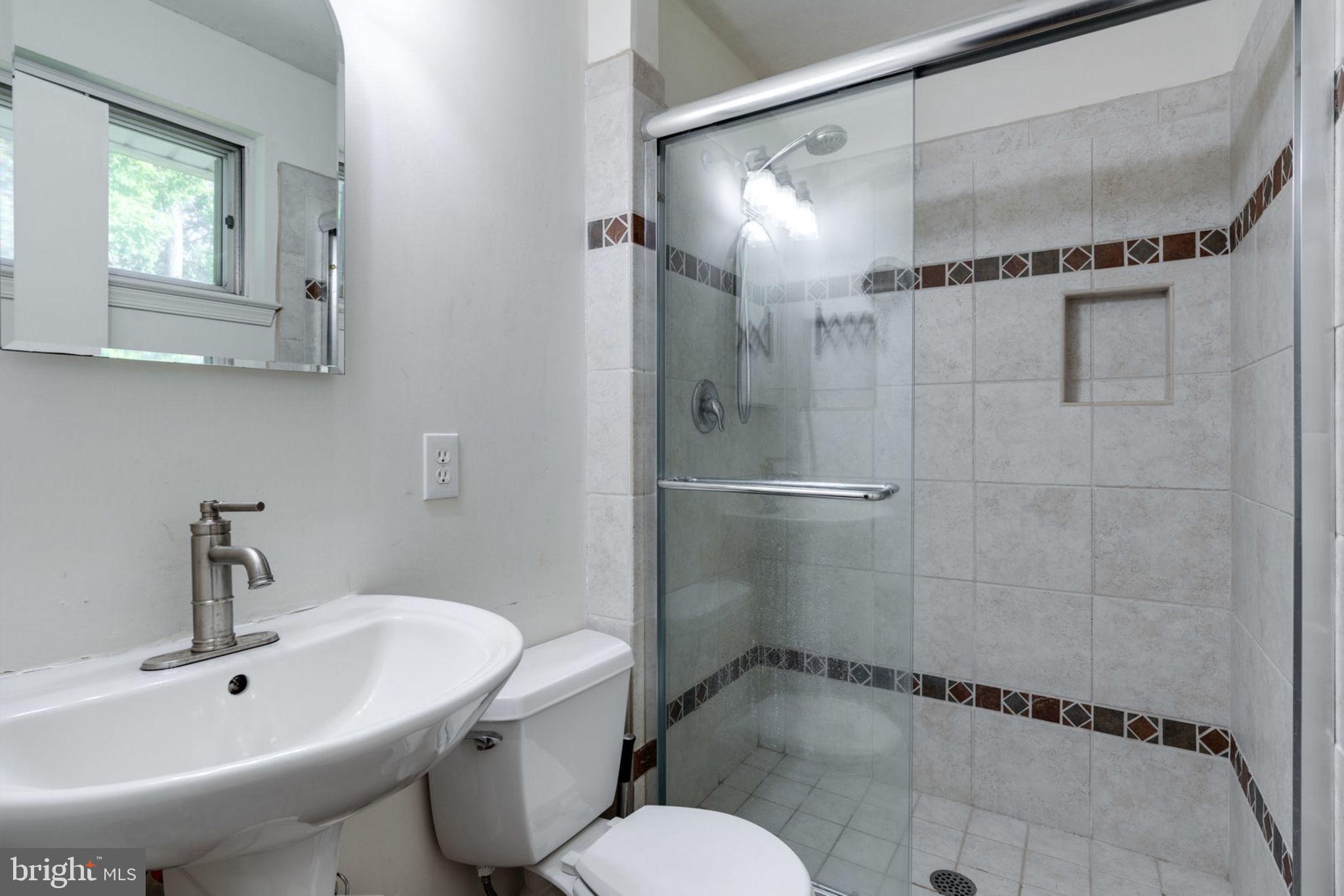 6910 Ontario Street Springfield, VA 22152 - Photo 20 of 31 Master Bath