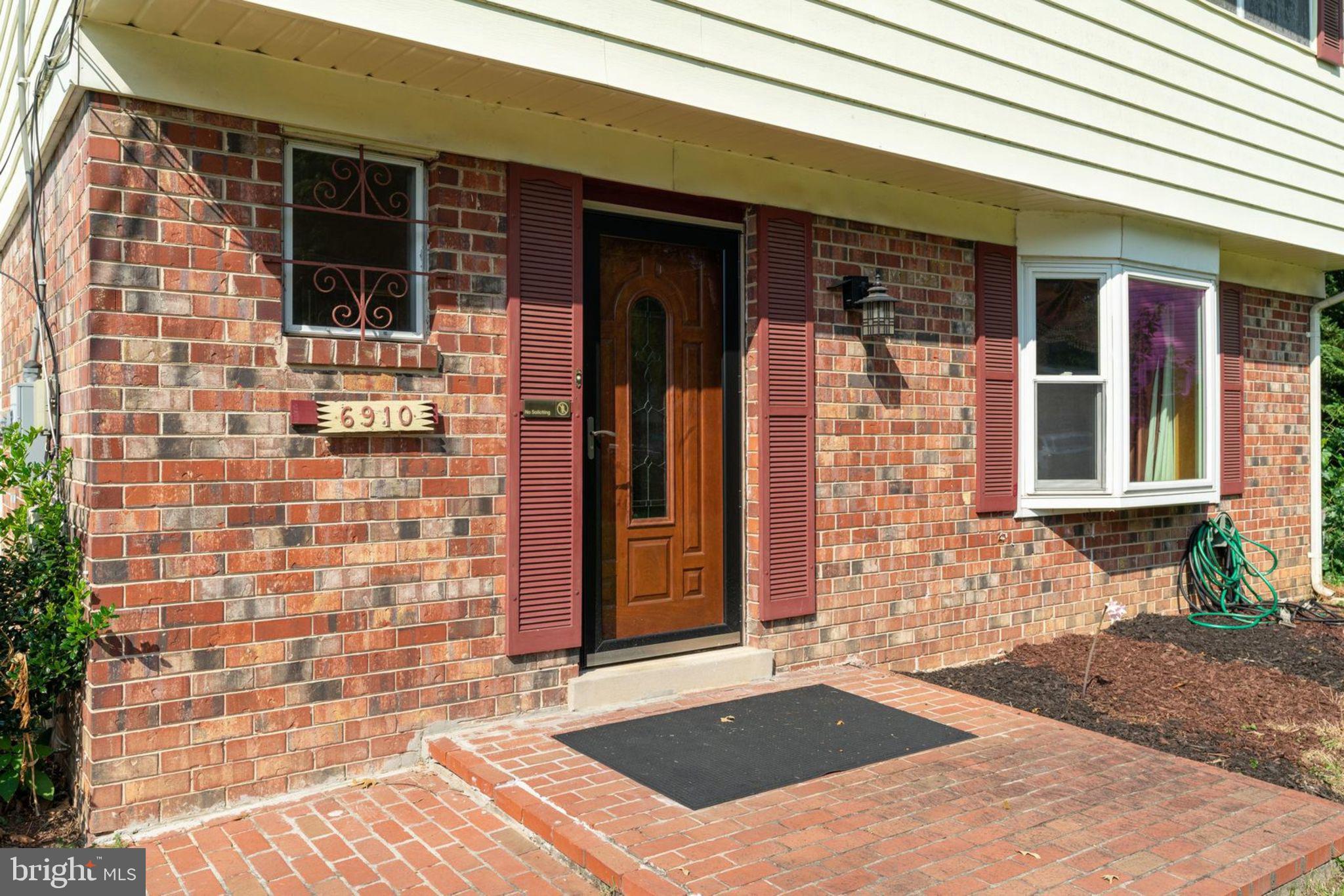 6910 Ontario Street Springfield, VA 22152 - Photo 3 of 31 Welcome Home!