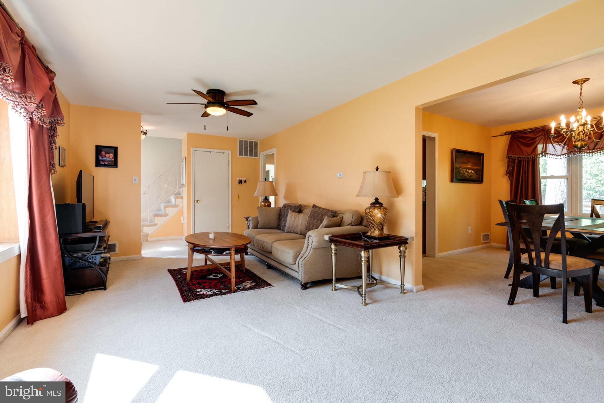 6910 Ontario Street Springfield, VA 22152 - Photo 6 of 31 Living Room