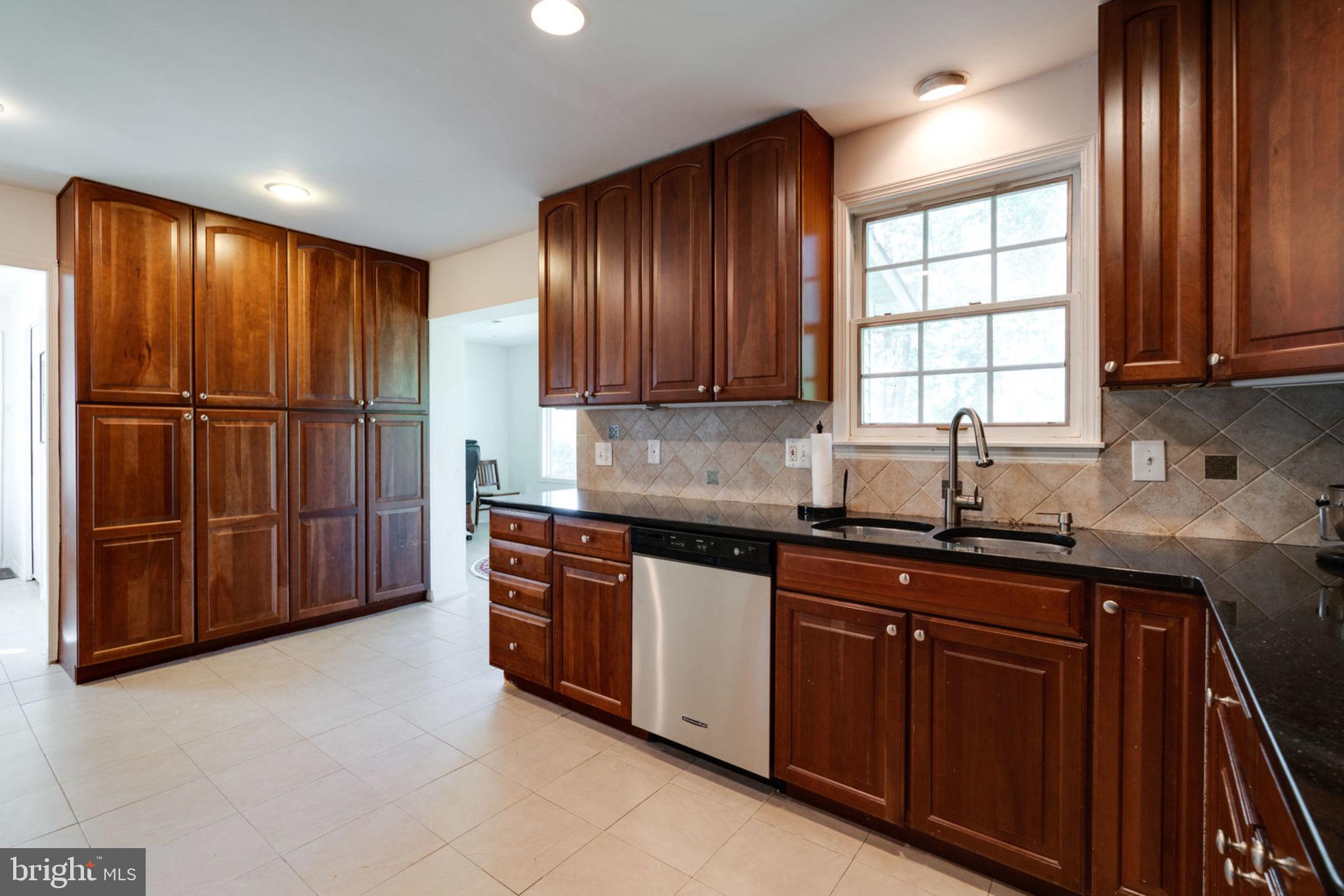 6910 Ontario Street Springfield, VA 22152 - Photo 10 of 31 Kitchen