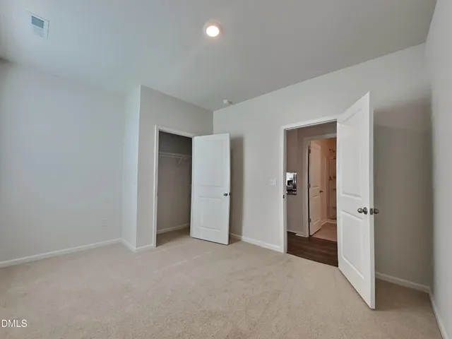 a view of a big room with closet and entryway