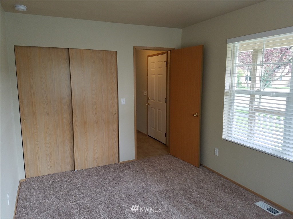 5422 Parker Road East Sumner, WA 98390 - Photo 8 of 20