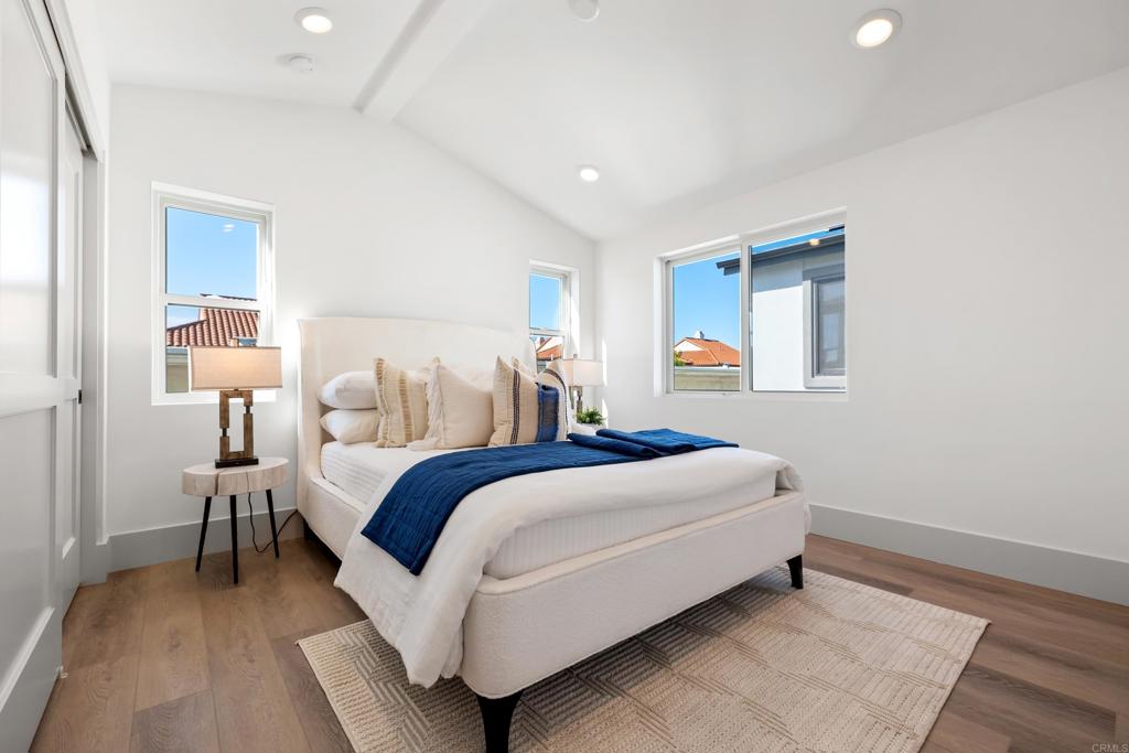 310-326 Chinquapin Avenue Carlsbad, CA 92008 - Photo 23 of 33 a bedroom with a bed and a night stand