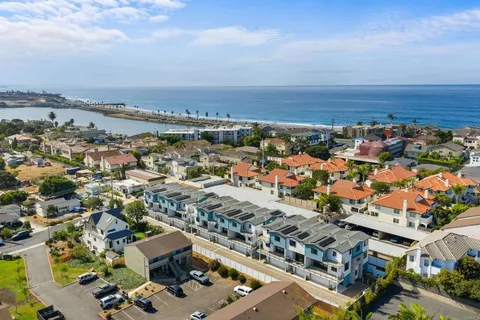 $2,095,000 | 310-326 Chinquapin Avenue, Carlsbad, CA 92008