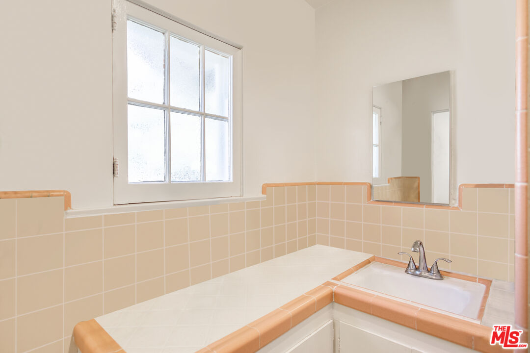 2715 Cridge Street Riverside, CA 92507 - Photo 13 of 25 a bathroom with a sink and a bathtub