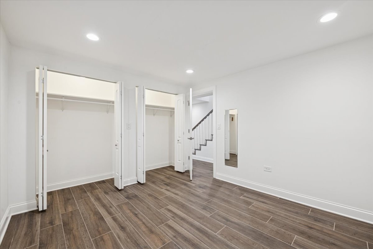 642 West 35th Street Chicago, IL 60616 - Photo 15 of 20 wooden floor in an empty room with a window