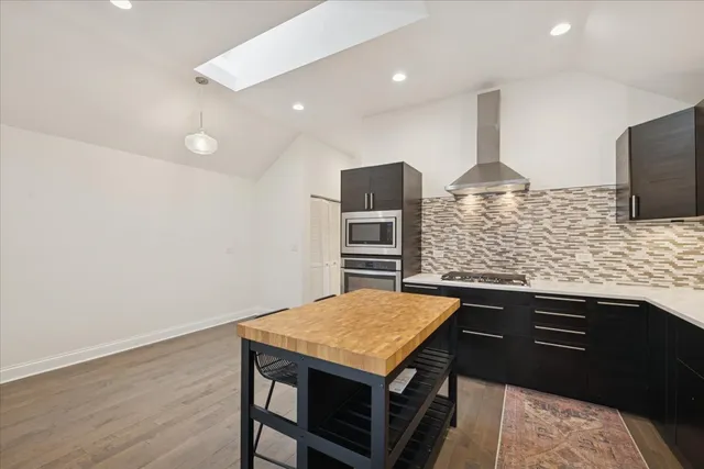 $570,000 | 642 West 35th Street, Chicago, IL 60616