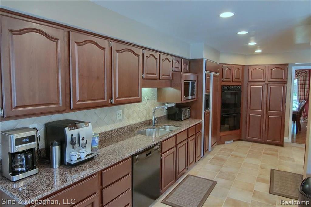 245 Vendome Road Grosse Pointe Farms, MI 48236 - Photo 9 of 42