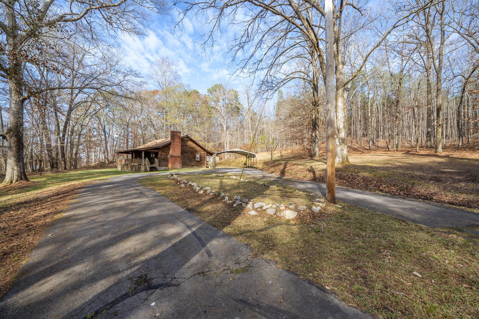 165 Cr 321 Road Iuka, MS 38852 - Photo 18 of 40 a view of dirt yard with a large tree