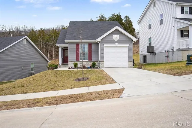 $299,900 | 894 Black Bear Drive, House Springs, MO 63051