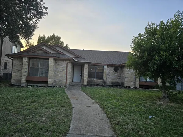 $2,500 | 3305 Bucknell Drive, Rowlett, TX 75088