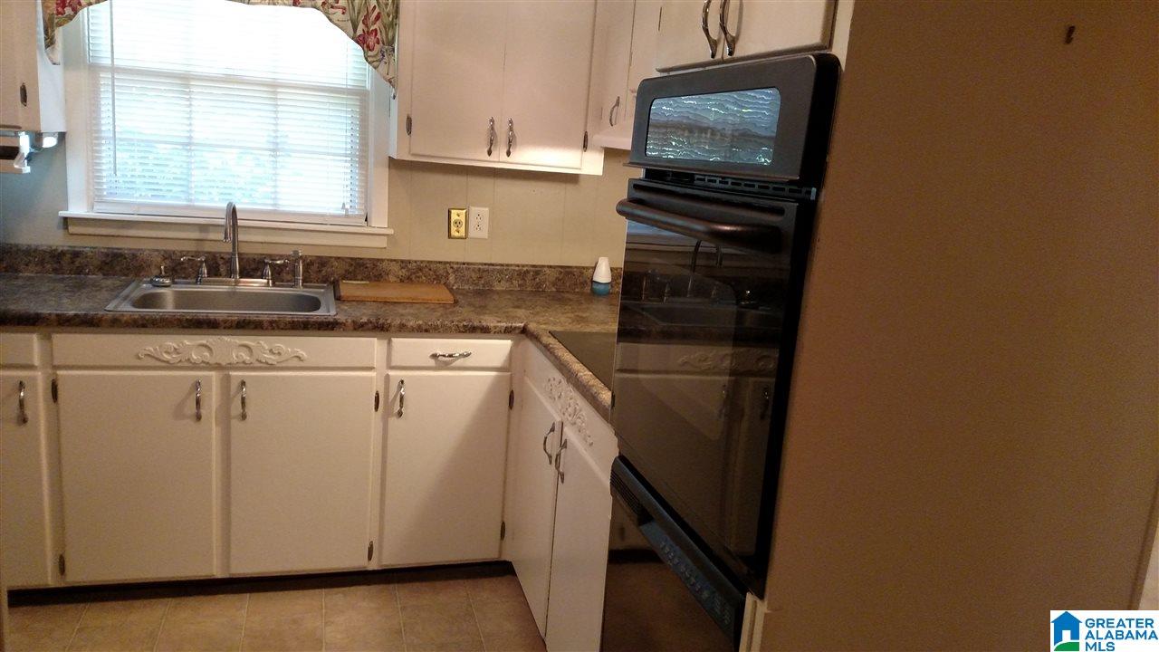4113 Springhill Drive Anniston, AL 36201 - Photo 2 of 37